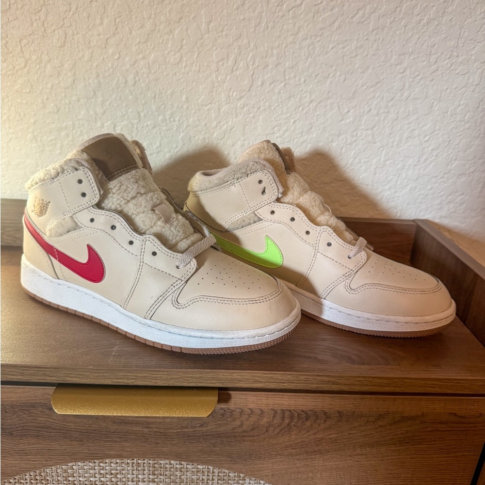 Nike Kids Cream Sneakers with Red and Green Accents